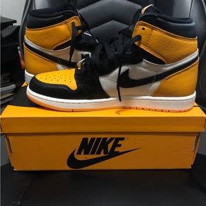Taxi Jordan 1s size 11!